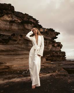 Luana Barrón feet photo thumbnail