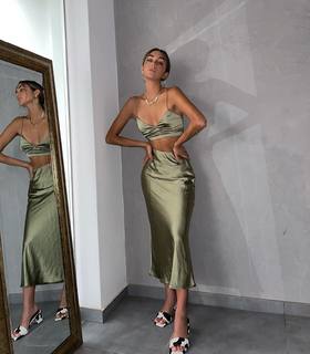 Luana Barrón feet photo thumbnail