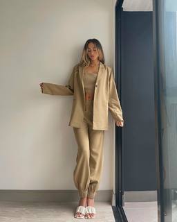 Luana Barrón feet photo thumbnail