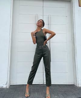 Luana Barrón feet photo thumbnail