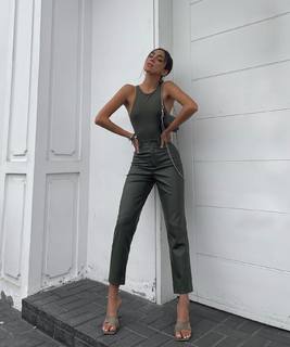 Luana Barrón feet photo thumbnail