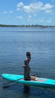 Luana Barrón feet photo thumbnail