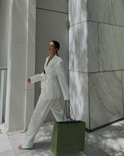 Luana Barrón feet photo thumbnail