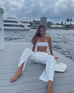 Luana Barrón feet photo thumbnail