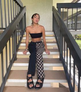 Luana Barrón feet photo thumbnail