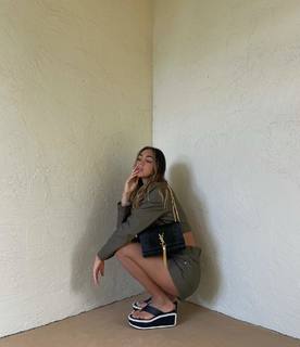 Luana Barrón feet photo thumbnail