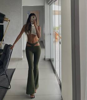 Luana Barrón feet photo thumbnail