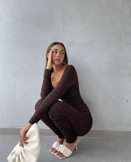 Luana Barrón feet photo thumbnail