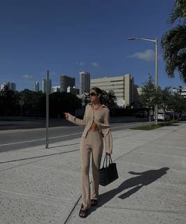 Luana Barrón feet photo thumbnail