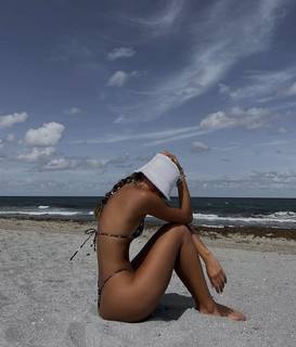 Luana Barrón feet photo thumbnail