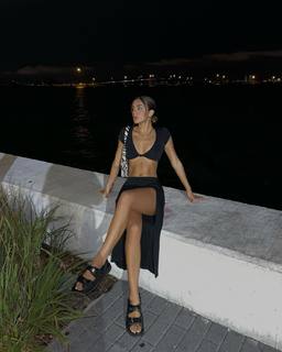 Luana Barrón feet photo thumbnail