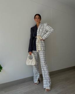 Luana Barrón feet photo thumbnail