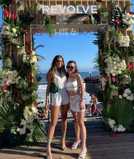 Luana Barrón feet photo thumbnail