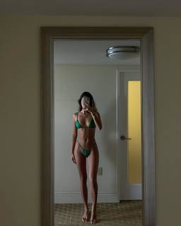 Luana Barrón feet photo thumbnail