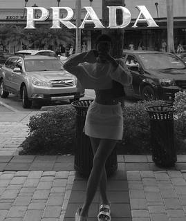 Luana Barrón feet photo thumbnail