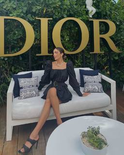 Luana Barrón feet photo thumbnail