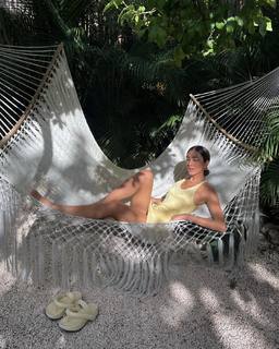 Luana Barrón feet photo thumbnail