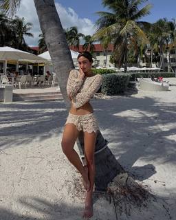 Luana Barrón feet photo thumbnail