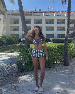 Luana Barrón feet photo thumbnail