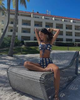 Luana Barrón feet photo thumbnail