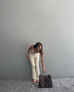 Luana Barrón feet photo thumbnail