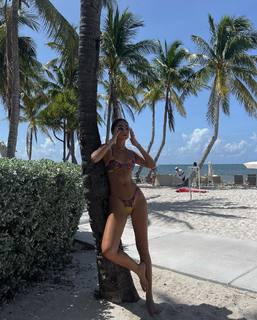 Luana Barrón feet photo thumbnail