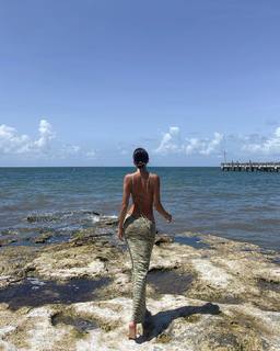 Luana Barrón feet photo thumbnail