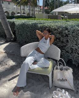 Luana Barrón feet photo thumbnail