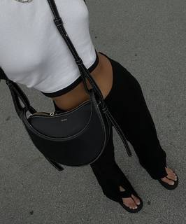 Luana Barrón feet photo thumbnail