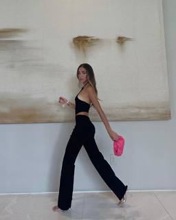 Luana Barrón feet photo thumbnail