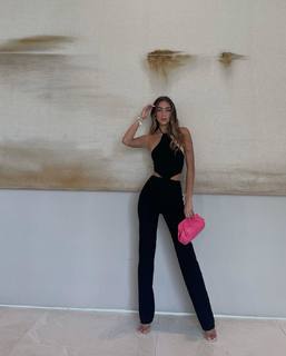 Luana Barrón feet photo thumbnail