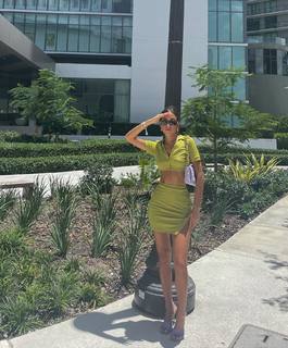 Luana Barrón feet photo thumbnail