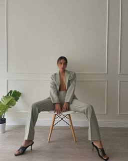 Luana Barrón feet photo thumbnail