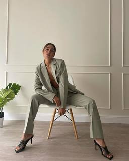 Luana Barrón feet photo thumbnail