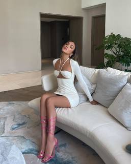 Luana Barrón feet photo thumbnail