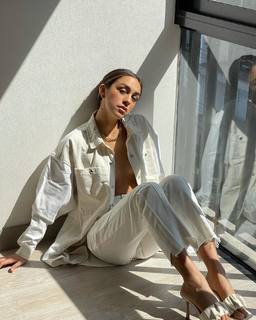 Luana Barrón feet photo thumbnail