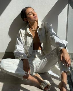 Luana Barrón feet photo thumbnail