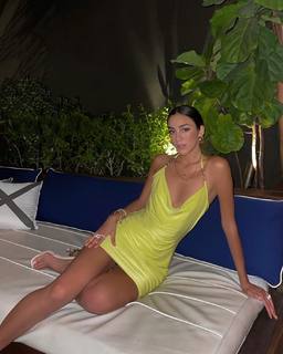 Luana Barrón feet photo thumbnail