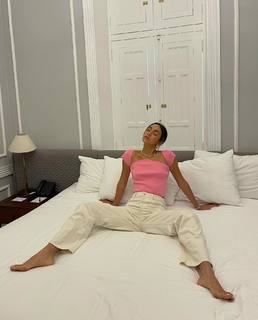 Luana Barrón feet photo thumbnail