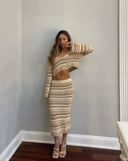 Luana Barrón feet photo thumbnail