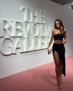 Luana Barrón feet photo thumbnail