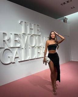 Luana Barrón feet photo thumbnail