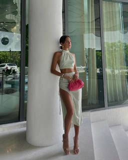 Luana Barrón feet photo thumbnail