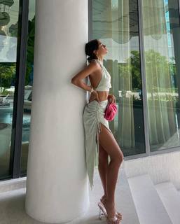 Luana Barrón feet photo thumbnail