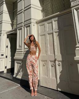 Luana Barrón feet photo thumbnail