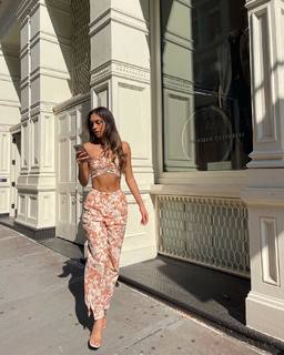 Luana Barrón feet photo thumbnail