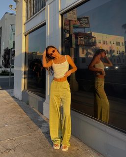 Luana Barrón feet photo thumbnail