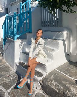 Luana Barrón feet photo thumbnail