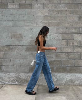 Luana Barrón feet photo thumbnail