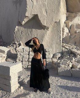 Luana Barrón feet photo thumbnail